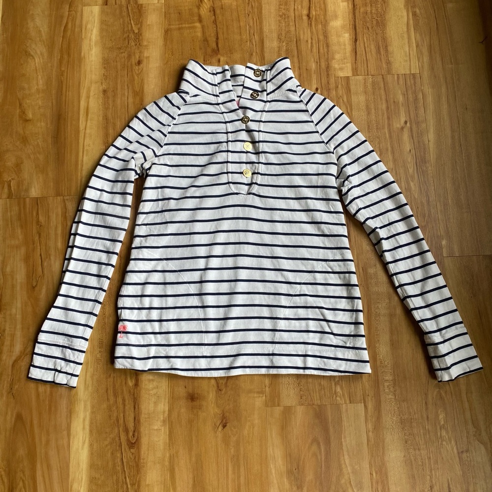 Lilly Pulitzer gently used great condition thin sweater/shirt size small